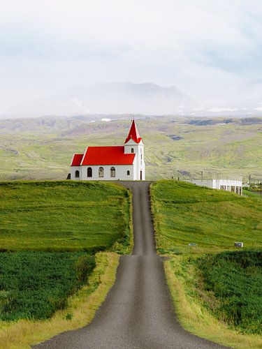 Kerk in IJsland met Landschap in Lagen | Snaefellsnes van Maartje Hensen