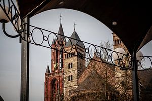 Kirche und Turm auf dem Vrijthof in Maastricht