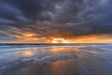 Storm and beach van Björn van den Berg