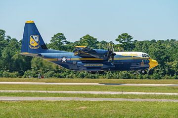 Blue Angels Lockheed C-130J Hercules "Fat Albert". von Jaap van den Berg