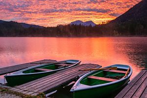 Lever de soleil sur le lac Hintersee à Ramsau sur Martin Wasilewski