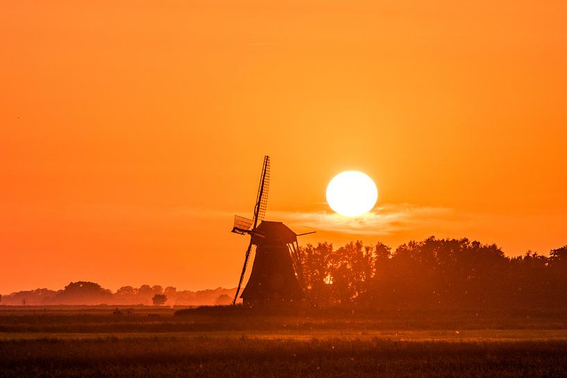 Klarer Sonnenuntergang in Friesland von Maria-Maaike Dijkstra