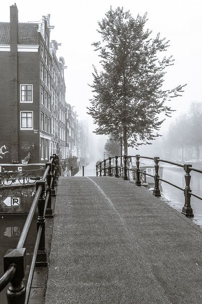 Mist in Amsterdam van Wesley Flaman