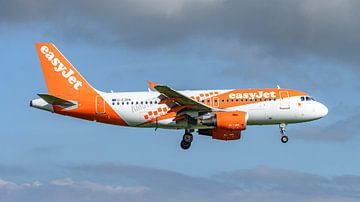 EasyJet Airbus A319-100 met Amsterdam livery.