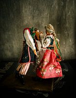 La danse du passé - Des poupées oubliées en costume traditionnel