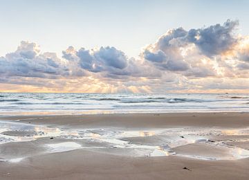 Sunset at the beach by Diana Mieras