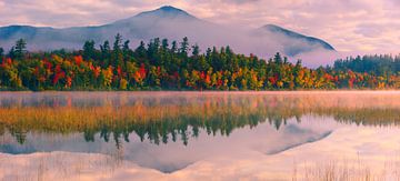 Herfst bij  Connery Pond in Adirondacks State Park van Henk Meijer Photography