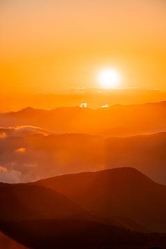 Sonnenaufgang über den Ligurischen Bergen von Leo Schindzielorz
