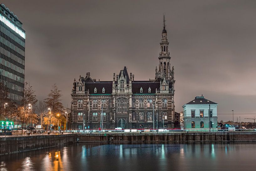 Het prachtige gebouw van het Loodswezen in Antwerpen net na zonsonderg van Daan Duvillier | Regio in de Kijker