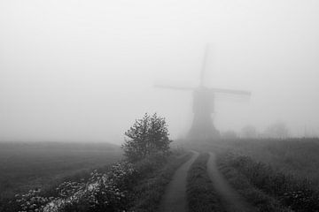 Broekmolen in de mist (Streefkerk) deel 2 van Hans Goudriaan