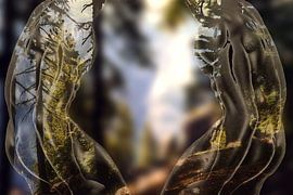 Zwei nackte Männer mit der Natur. Sandwichmänner