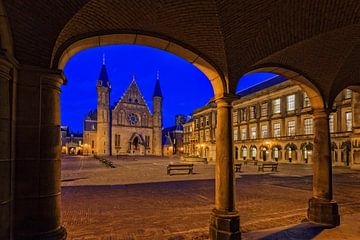 avond valt over de Ridderzaal op het Binnenhof in Den Haag van gaps photography