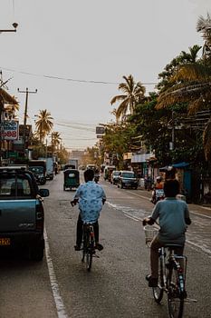 Cyclistes au lever du soleil Sri Lanka