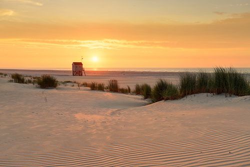 La plage de Terschelling avec la maison des sauveteurs