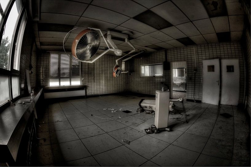 Operationssaal des verlassenen Krankenhauses von Eus Driessen