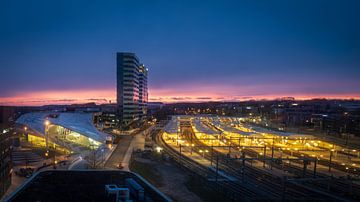 Arnhem gezien van uit de lucht tijdens de zonsondergang