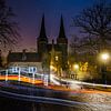 Delft | Oostpoort vanaf de Westzijde bij nacht van Ricardo Bouman