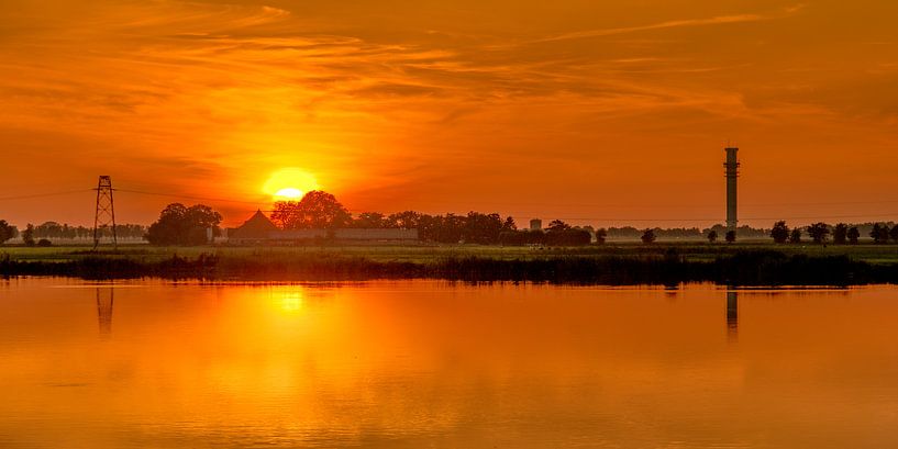 Spannenburger zonsondergang by Harrie Muis