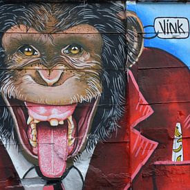 Street Art Cheeky monkey, ondeugend grijnzende aap (Vink) van My Footprints