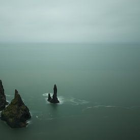 Reynisdrangar bij Vik, IJsland van Pep Dekker