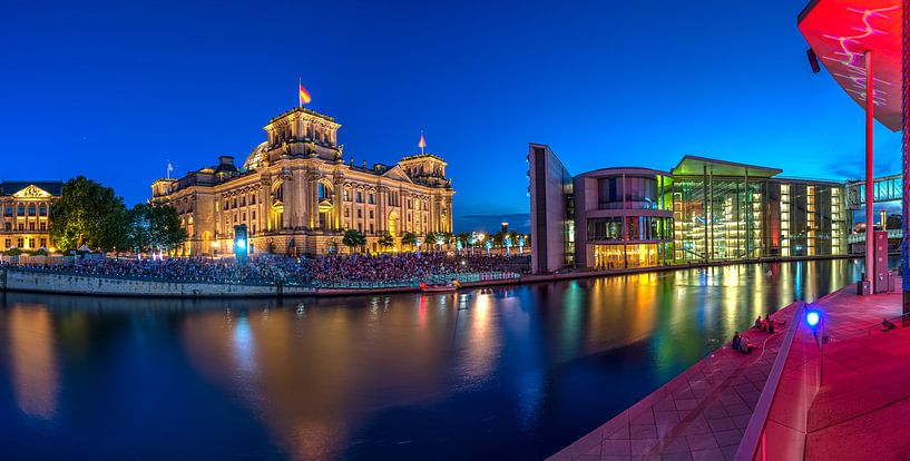 Berlin Reichstag building by Rainer Pickhard