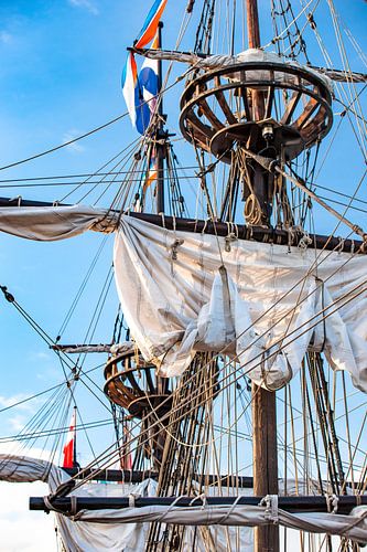 Segeln Sie Pfosten eines historischen alten hölzernen Segelboots