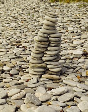 Stone tower at Ardmair Point. by Babetts Bildergalerie