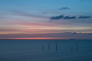 Zonsondergang Visnetten in het IJsselmeer! van Peter Haastrecht, van