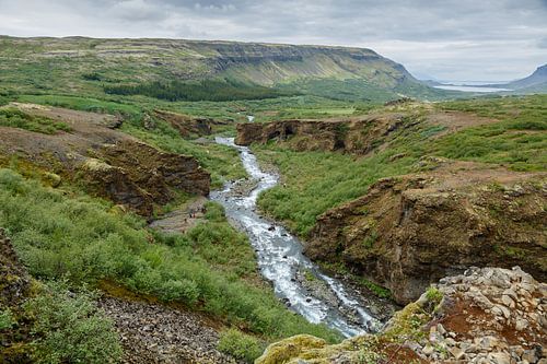 IJslands landschap gezien vanaf de waterval Glymur von Menno Schaefer