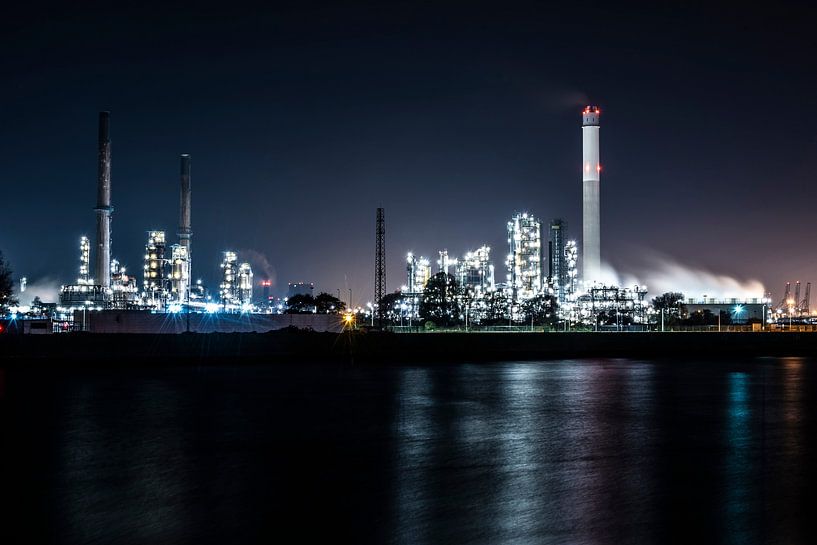 Botlek by night von Herman Coumans