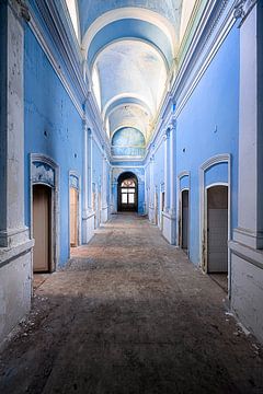 Abandoned Hallway in Decay.
