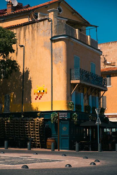 Muur kunst op een straathoekje in La Ciotat van Max van der Weide