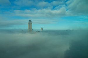 Rotterdam centrum in de mist