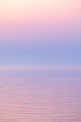 Zacht avondlicht over de zee