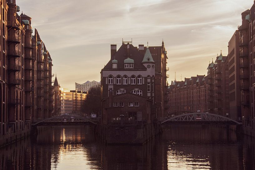 Hamburg by Hello Pompoyo