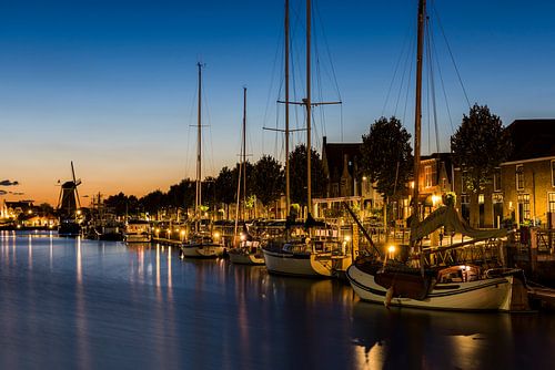 Boten en windmolen bij de Nieuwe Haven in Zierikzee