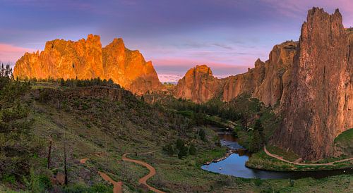 Zonsopkomst bij Smith Rock State Park, Oregon
