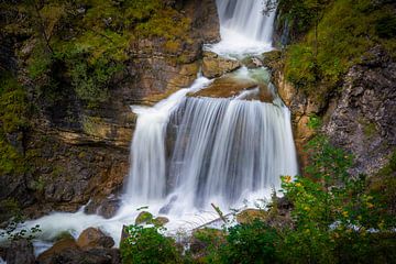 Kuhflucht - waterval in het Estergebergte van Martin Wasilewski