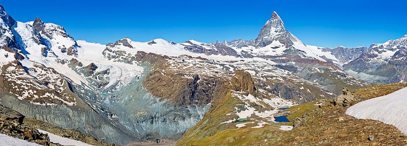 Panorama van de Alpen met de Matterhorn van Anton de Zeeuw
