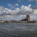 Dordrecht rivierzicht 2 (vierkant) par John Ouwens Aperçu