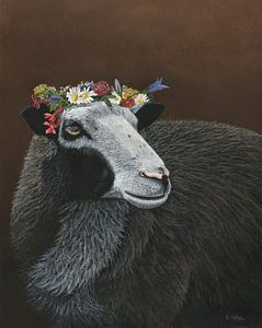 Schafsporträt mit Blumenkranz