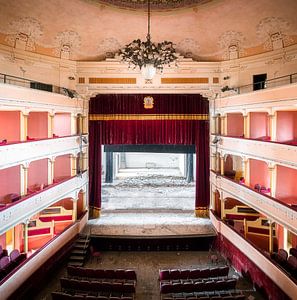 Verlassenes Theater im Verfall. von Roman Robroek – Fotos verlassener Gebäude