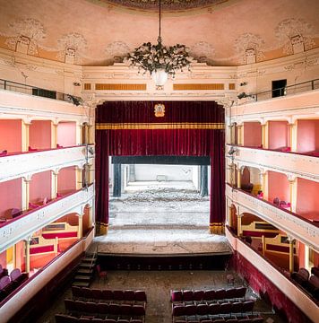 Abandoned Theatre in Decay. by Roman Robroek