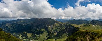 Dromerig uitzicht in de berg