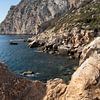 Felsige Bucht im Naturpark Peñón de Ifach von Adriana Mueller