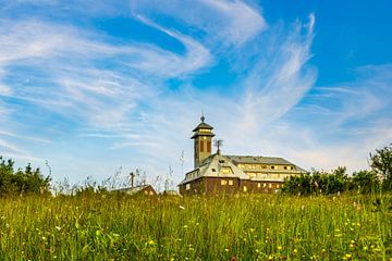 Fichtelberghaus in de zomer van Daniela Beyer