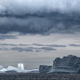 IJsbergen rondom South Georgia van Ron van der Stappen