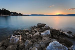 Zonsondergang in Njivice von Roy Poots