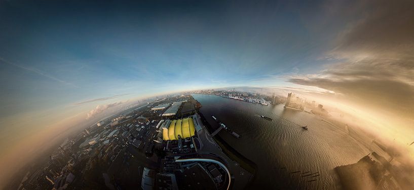 Panoramisch uitzicht op een stadslandschap bij zonsondergang van Jonas Weinitschke