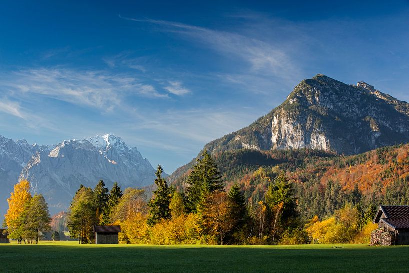 Autumn with Kramer and Zugspitze in Farchant van Andreas Müller